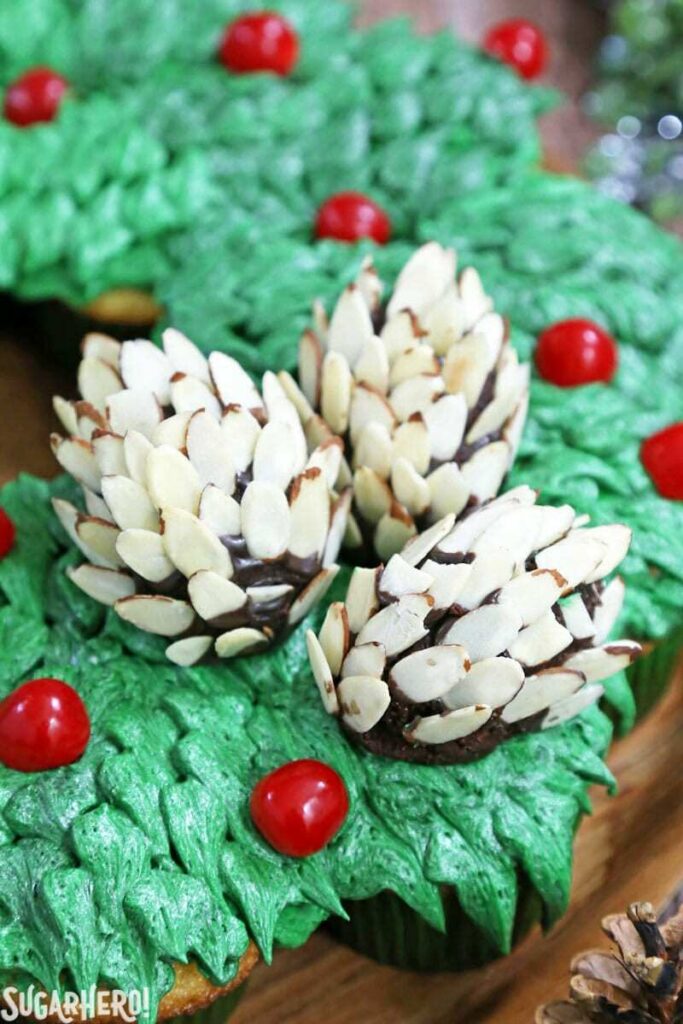 Pull-Apart Cupcake Wreath Cake-look