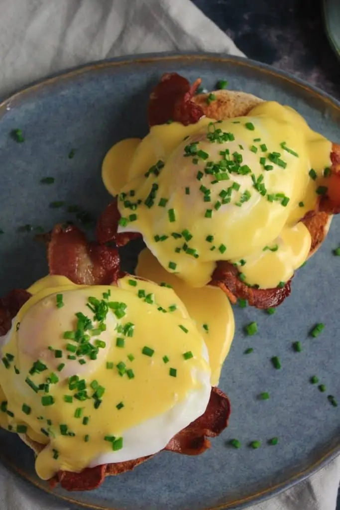 How to Make Eggs Benedict Hollandaise