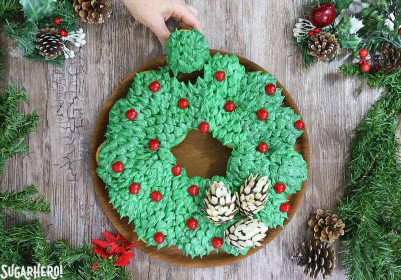 How to Make Pull-Apart Cupcake Wreath Cake