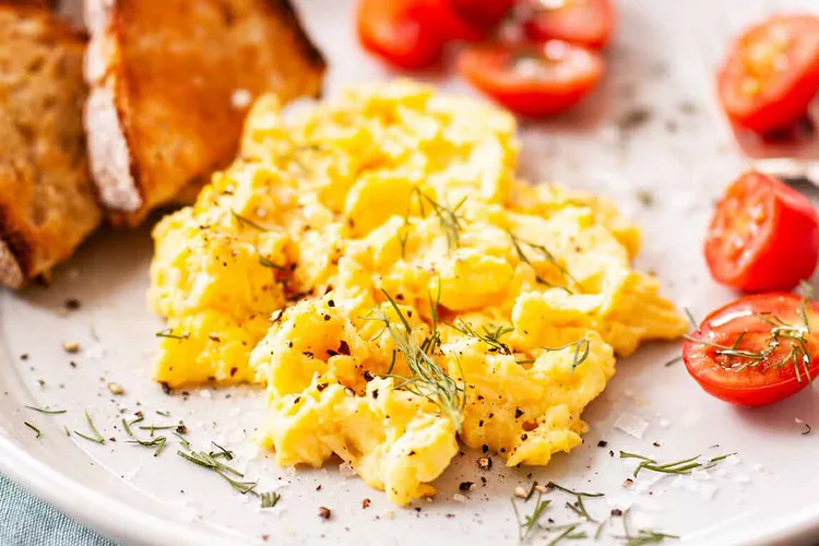 scrambled eggs breakfast recipe look